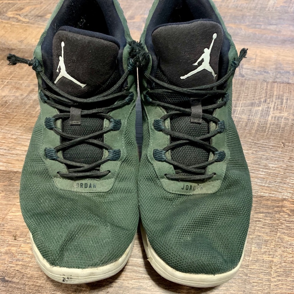 Air Jordan Academy  Men’s Size 11